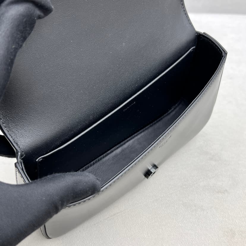 Celine Chain Shoulder Bag Triomphe Black 197993EQJ.38NN