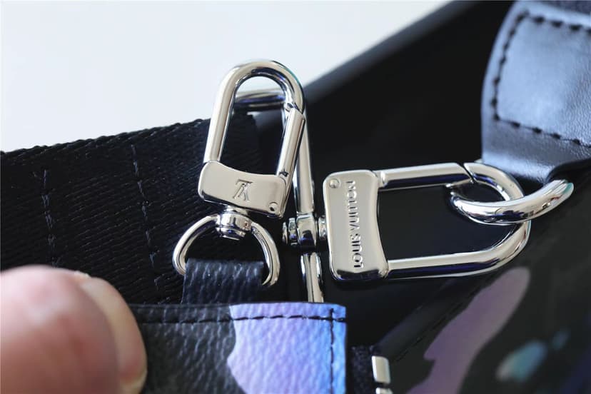 Gaston Wearable Wallet Bag Shouder Bags Black For Men 8.7in/22cm M81753