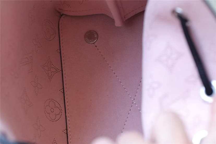 Bella Monogram Pattern Black For Women 8.4in/22cm M21096