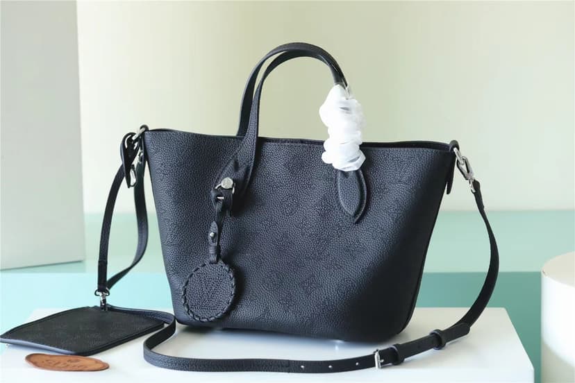 Louis Vuitton Loop Blossom PM Black For Women‎ 7.9in/20cm M21848