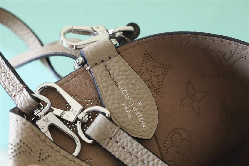 Louis Vuitton Loop Blossom PM Beige For Women‎ 7.9in/20cm M21849