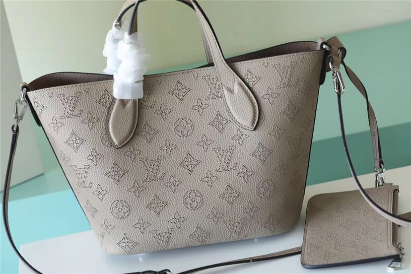 Louis Vuitton Loop Blossom PM Beige For Women‎ 7.9in/20cm M21849