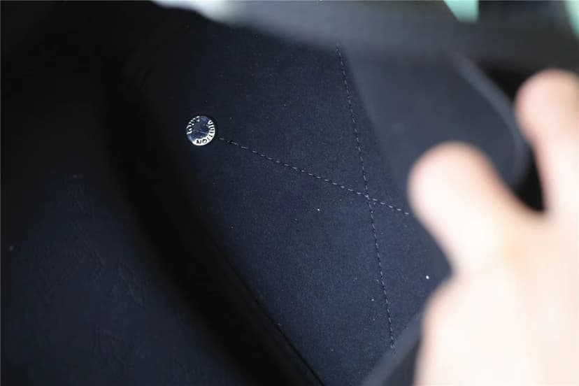 Louis Vuitton Loop Blossom PM Black For Women‎ 7.9in/20cm M21848