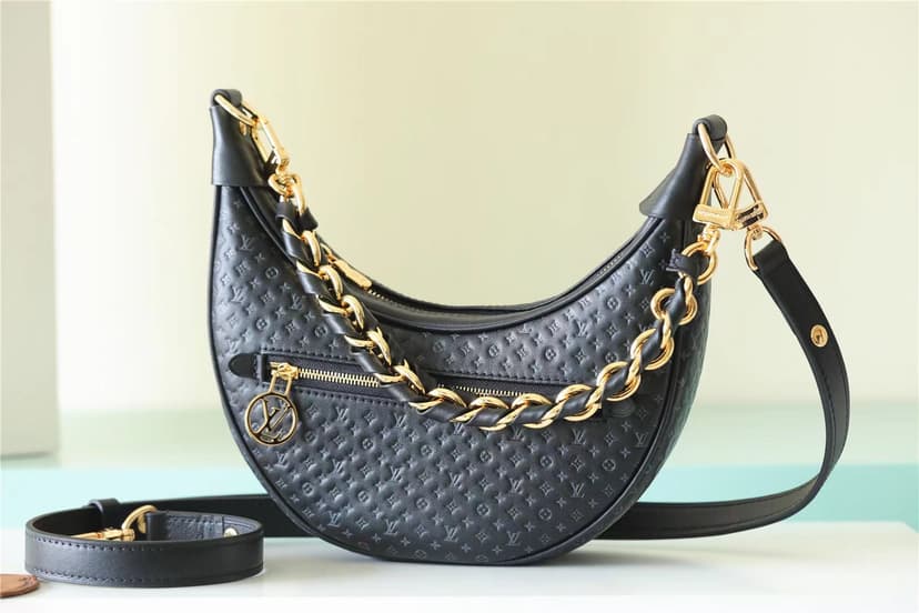 Louis Vuitton Loop Black For Women‎ 9.1in/23.1cm M22591
