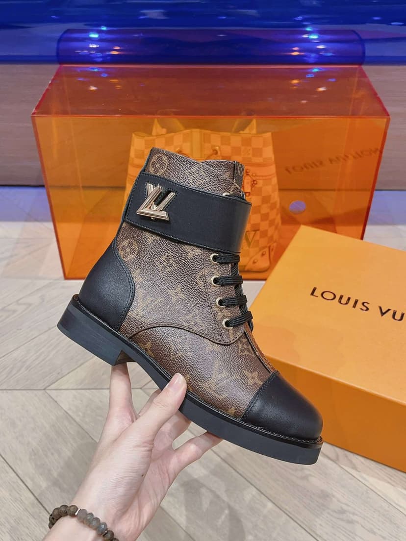 Louis Vuitton Wonderland Flat Ranger Brown For Women 1AAV61