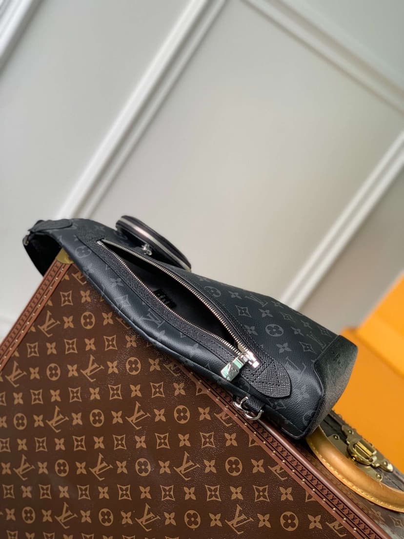 Louis Vuitton Duo Slingbag Black For Men 42cm / 16.5in M30936
