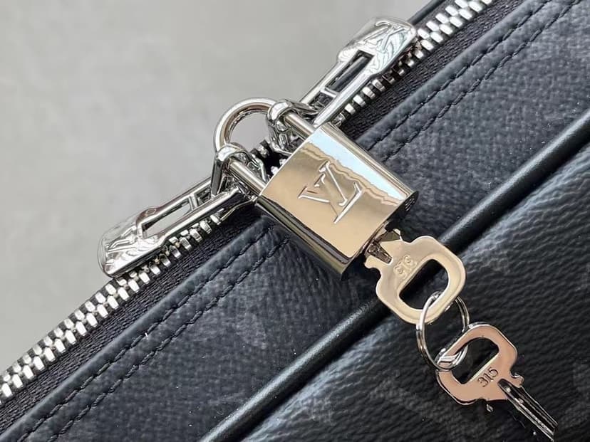 Louis Vuitton Porte-Documents Voyage PM Black For Men 36.5cm / 14.4in M46457