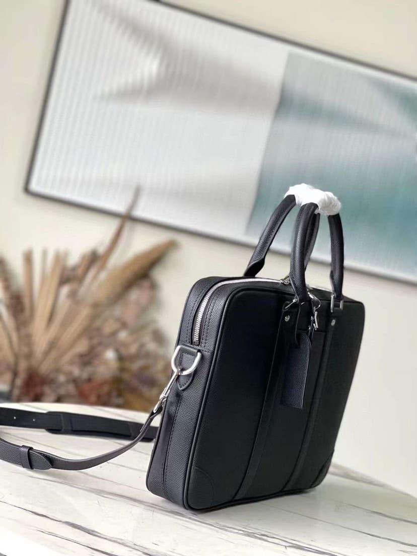 Louis Vuitton Porte-Documents Voyage PM Black For Men 36.5cm / 14.4in M30925