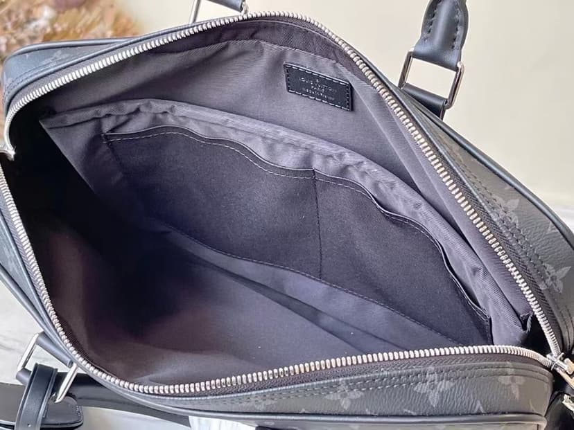 Louis Vuitton Porte-Documents Voyage PM Black For Men 36.5cm / 14.4in M46457