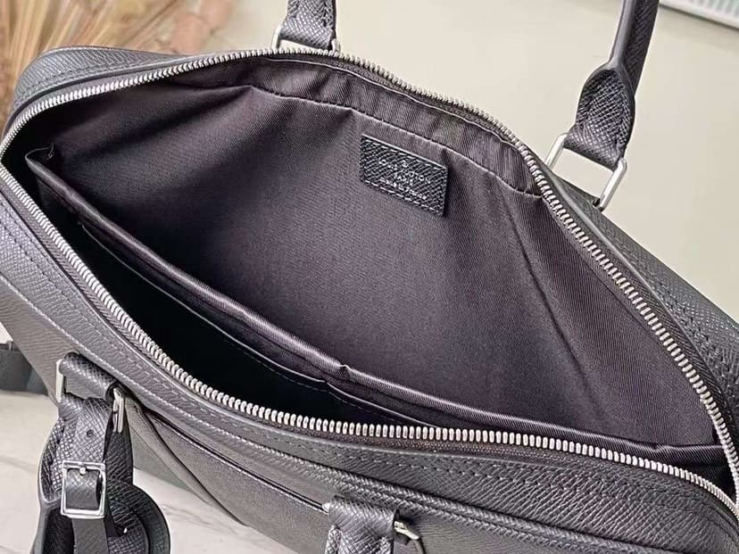 Louis Vuitton Porte-Documents Voyage PM Black For Men 36.5cm / 14.4in M30925