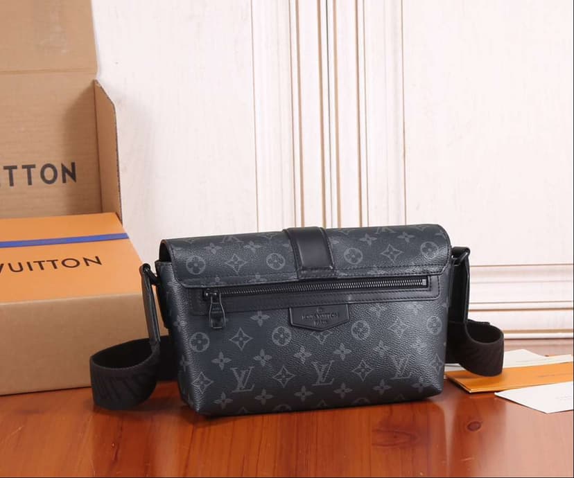 Louis Vuitton S-Cape Messenger Black For Men 28cm / 11in M46794