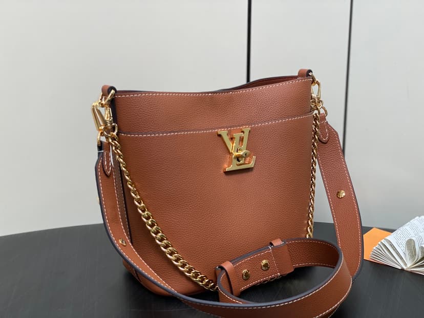 Louis Vuitton Lock and Walk Brown For Women 8.1in/20.5cm M24165