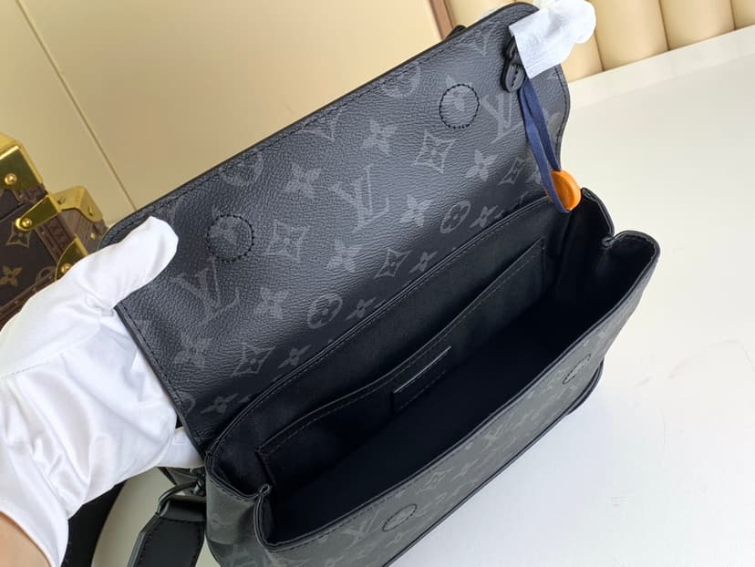 Louis Vuitton Steamer PM Black For Men 9.8in/25cm M46953