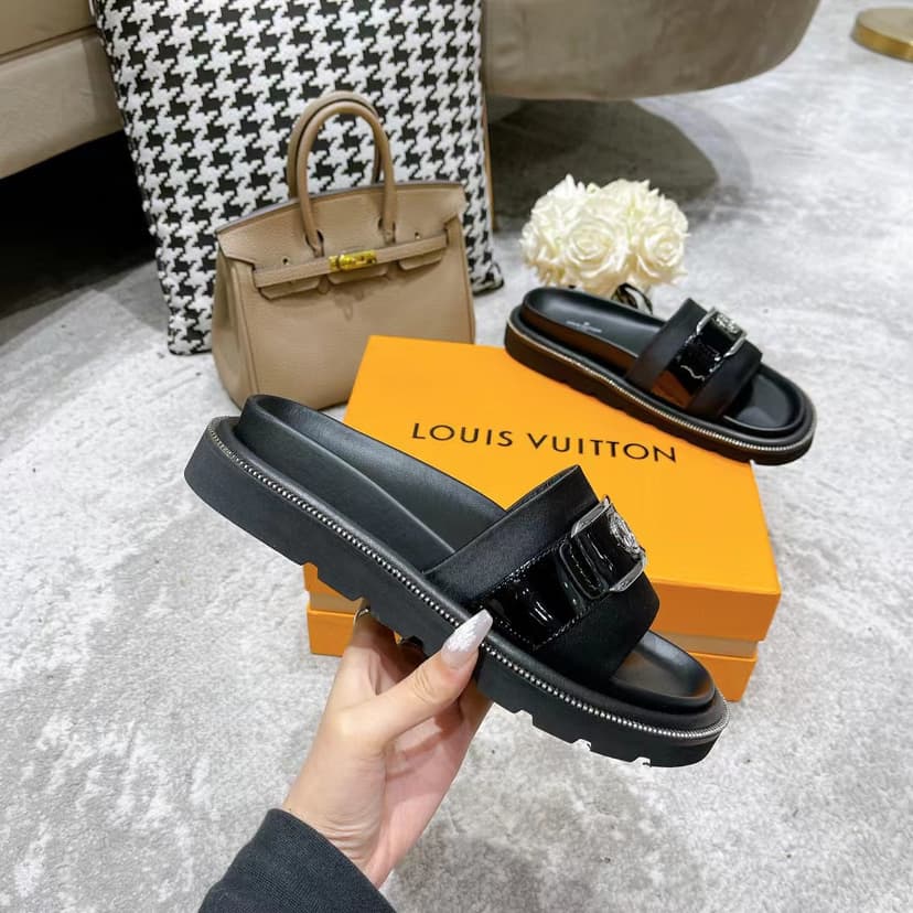 Louis Vuitton Women's Pool Pillow Flat Comfort Mule Black For Women LV