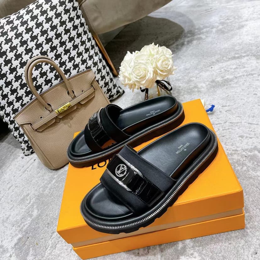Louis Vuitton Women's Pool Pillow Flat Comfort Mule Black For Women LV