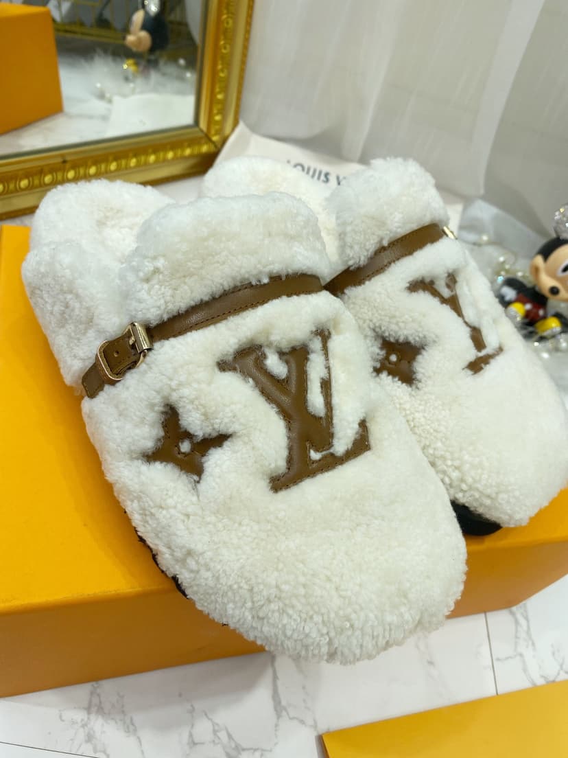 Louis Vuitton Women's Winterbreak Flat Comfort Mule White For Women LV