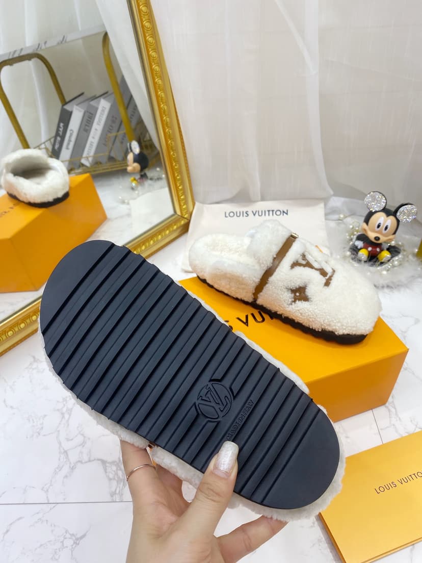 Louis Vuitton Women's Winterbreak Flat Comfort Mule White For Women LV