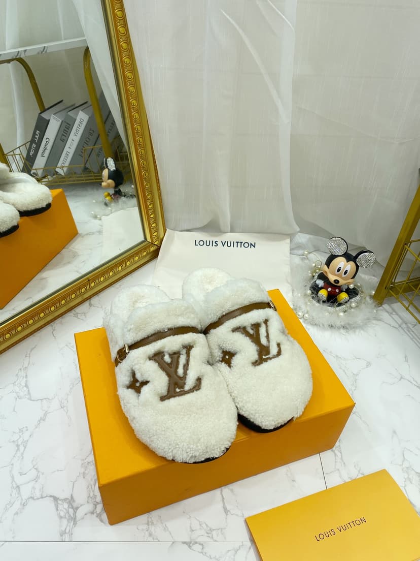 Louis Vuitton Women's Winterbreak Flat Comfort Mule White For Women LV