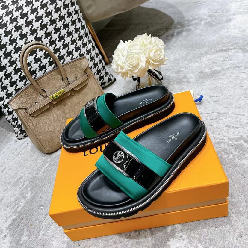 Louis Vuitton Women's Pool Pillow Flat Comfort Mule Green For Women LV 1AA0SY