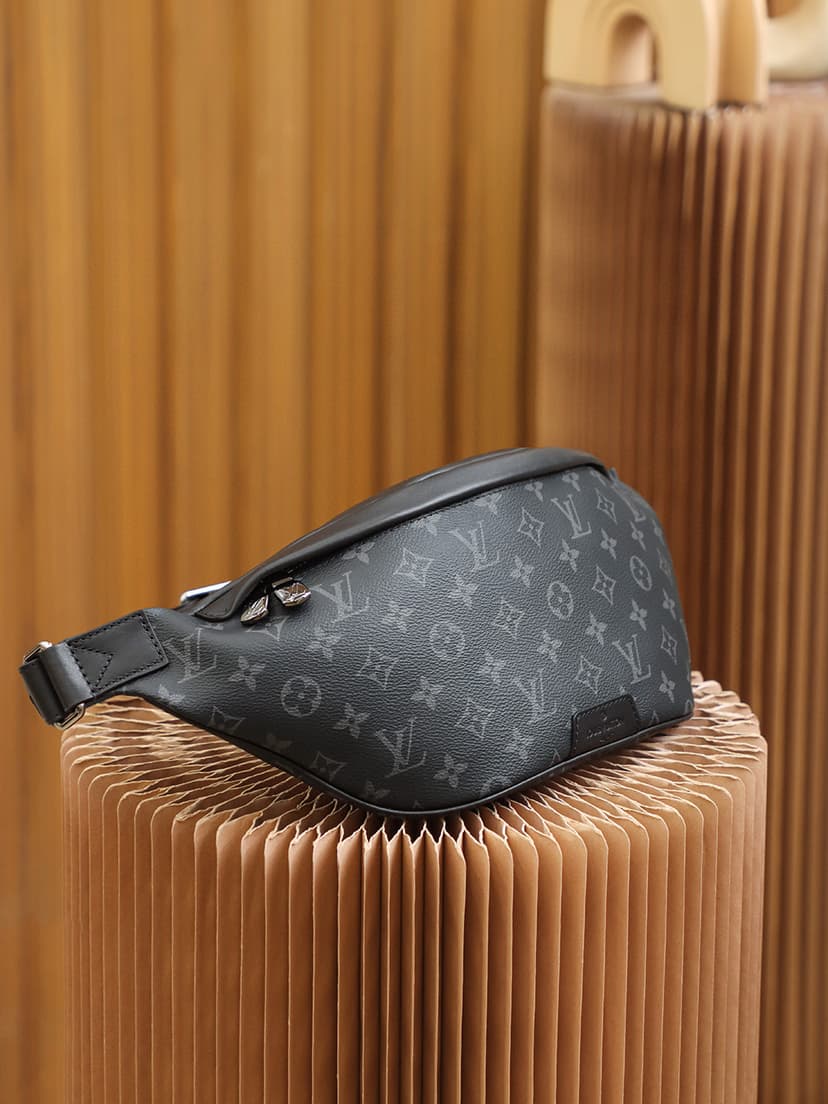 Louis Vuitton Discovery Bumbag PM Monogram Eclipse Canvas M46035