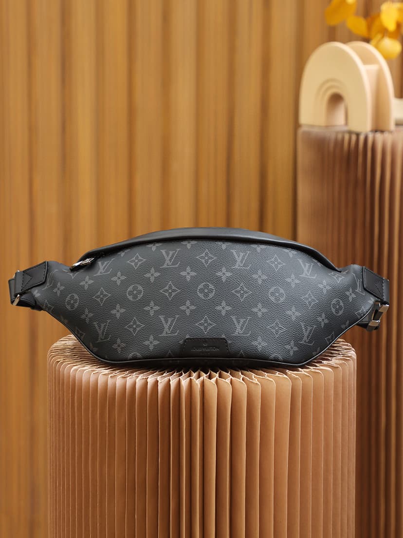 Louis Vuitton Discovery Bumbag PM Monogram Eclipse Canvas M46035