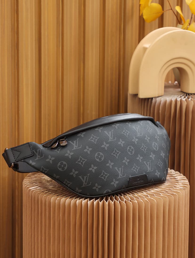 Louis Vuitton Discovery Bumbag PM Monogram Eclipse Canvas M46035
