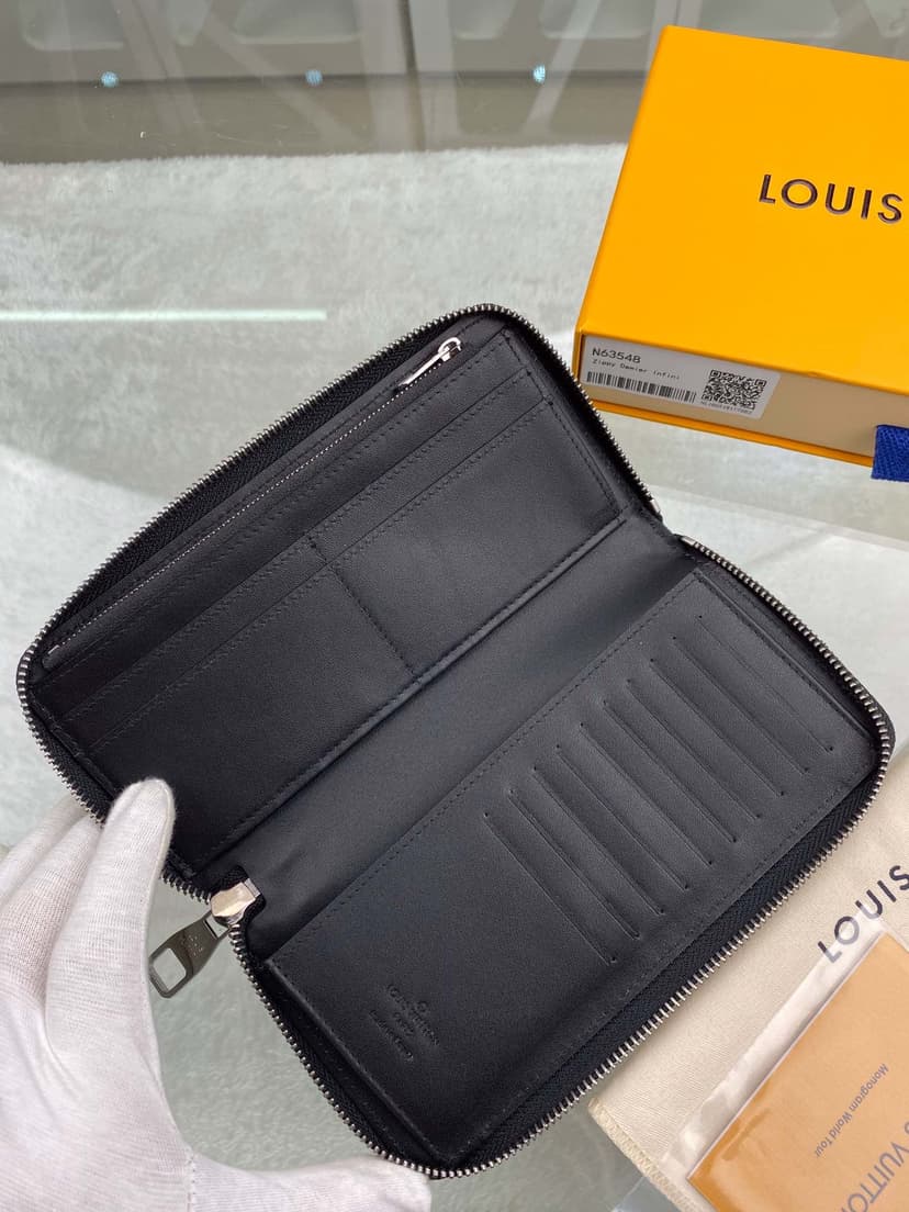 Louis Vuitton Zippy Wallet Vertical Damier Infini For Men, Men's Wallet 7.9in/20cm LV N63548