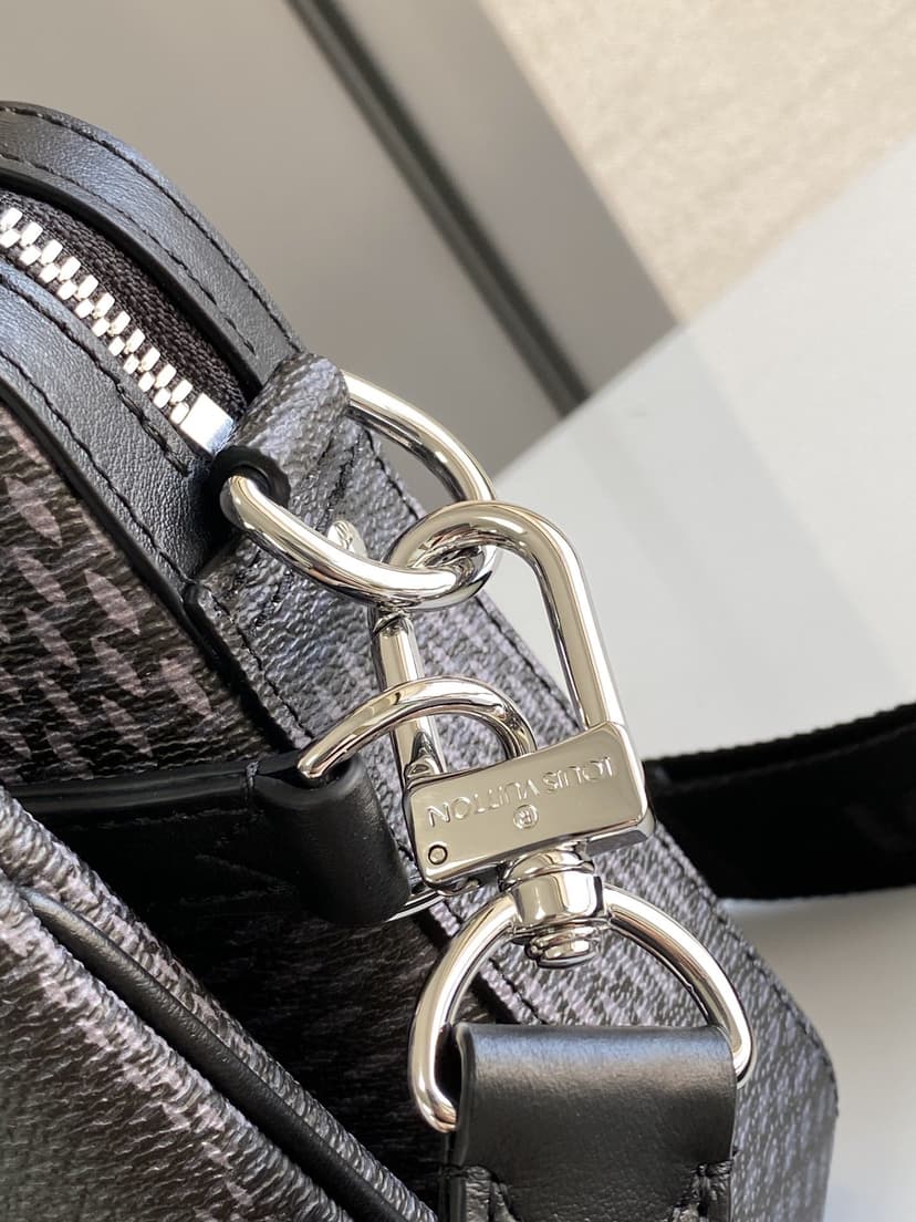 Louis Vuitton Trio Messenger Damier Graphite Black N50017
