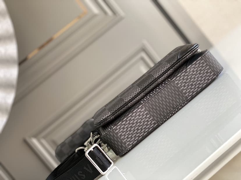 Louis Vuitton Trio Messenger Damier Graphite Black N50017