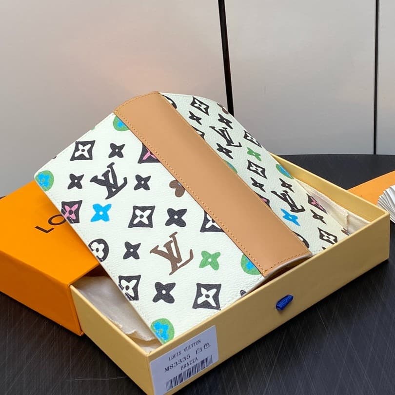 Louis Vuitton Brazza Wallet Cream For Women 3.9 Inches/ 10 Cm M83335