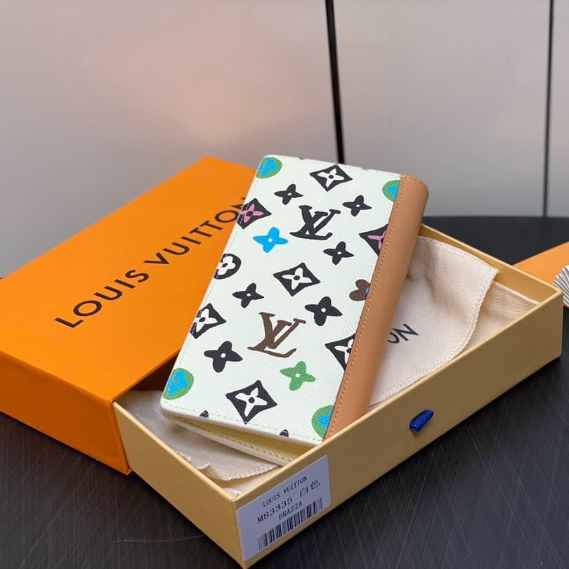 Louis Vuitton Brazza Wallet Cream For Women 3.9 Inches/ 10 Cm M83335