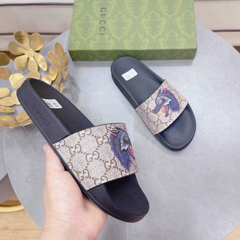 Gucci Men's Gucci Supreme Slides With Wolf Black And Gray For Men 408508