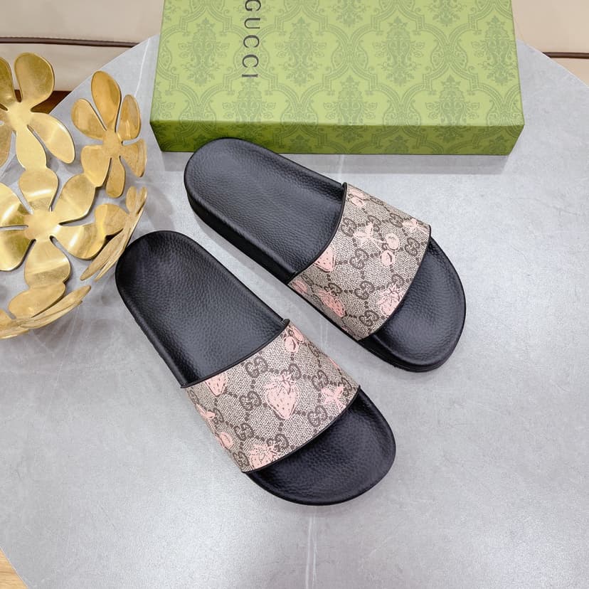 Gucci Men's GG Slide Sandal With Strawberry And Cherry Black For Men 407345