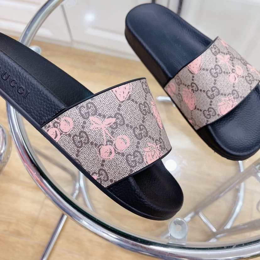 Gucci Men's GG Slide Sandal With Strawberry And Cherry Black For Men 407345