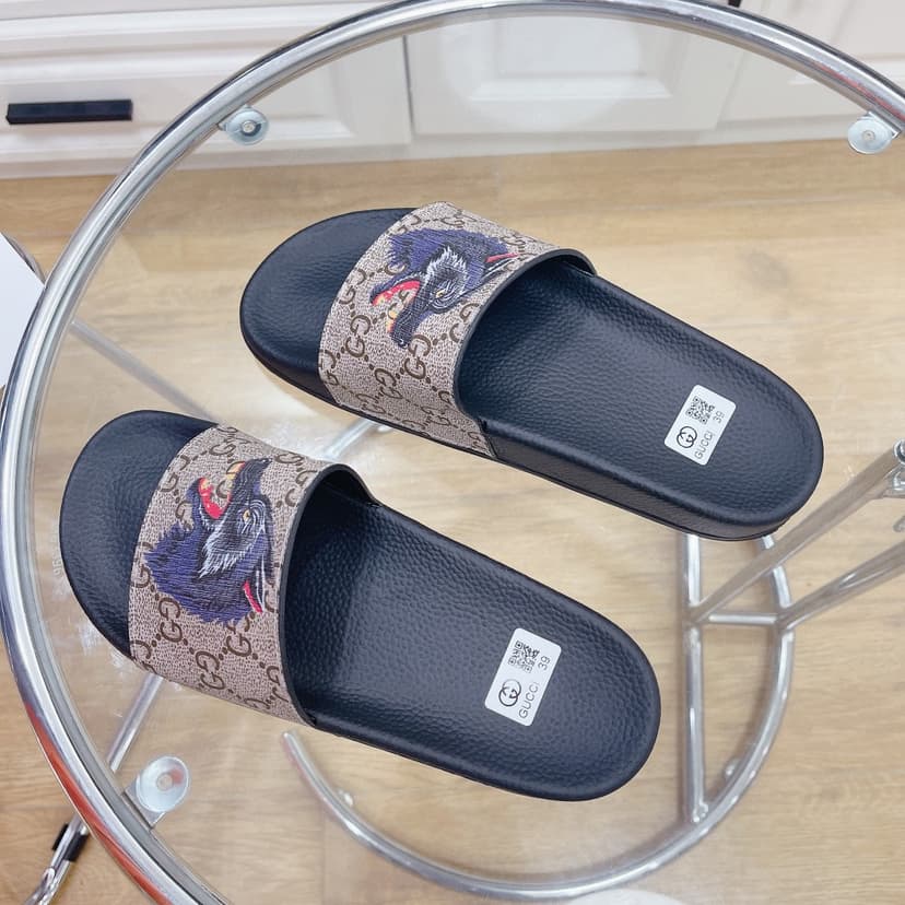 Gucci Men's Gucci Supreme Slides With Wolf Black And Gray For Men 408508