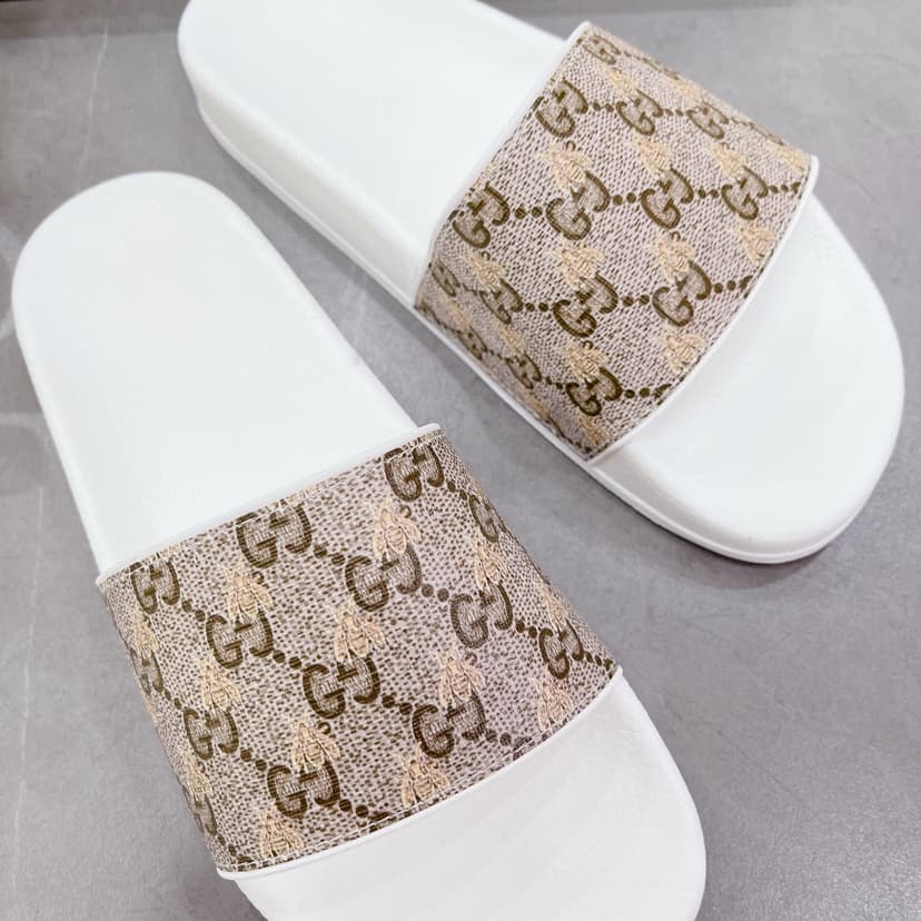 Gucci Men's GG Slide Sandal With Bees White And Brown For Men 407345