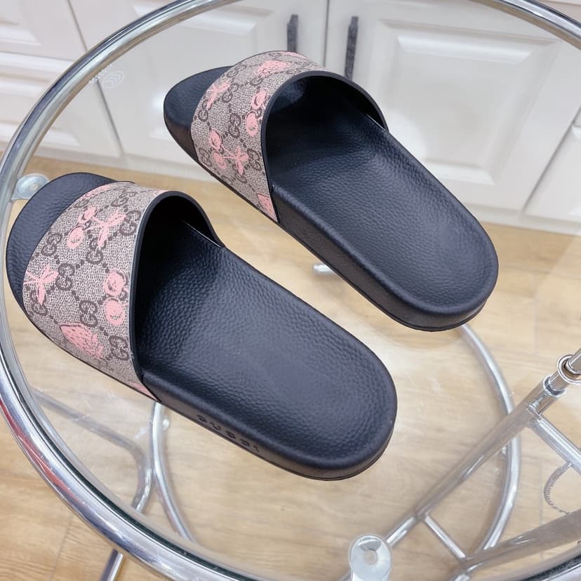 Gucci Men's GG Slide Sandal With Strawberry And Cherry Black For Men 407345