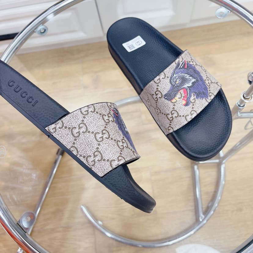 Gucci Men's Gucci Supreme Slides With Wolf Black And Gray For Men 408508