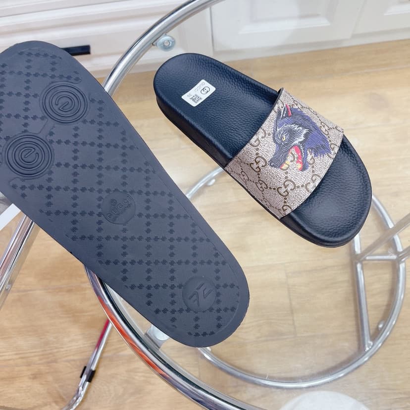 Gucci Men's Gucci Supreme Slides With Wolf Black And Gray For Men 408508