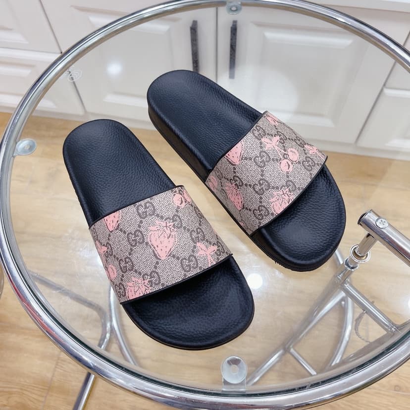 Gucci Men's GG Slide Sandal With Strawberry And Cherry Black For Men 407345