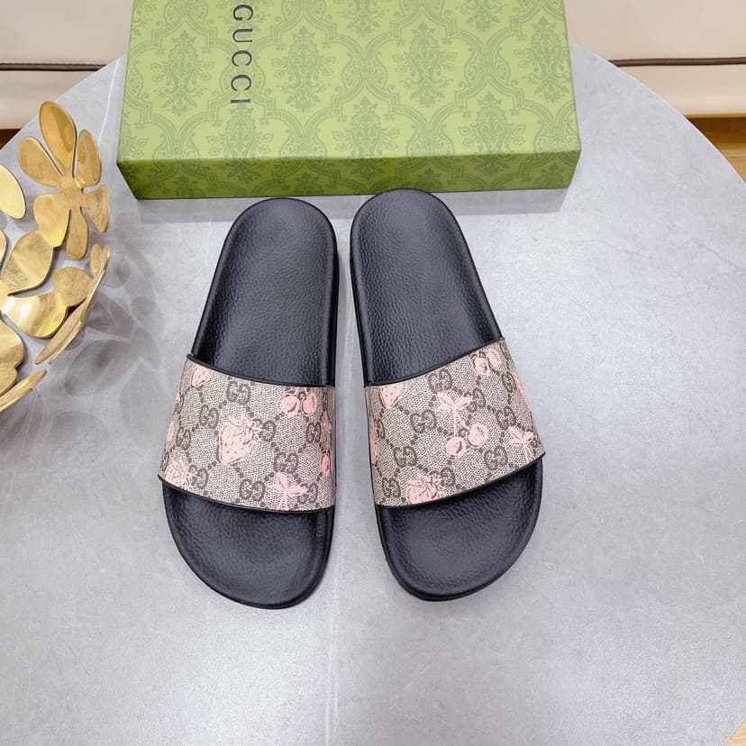 Gucci Men's GG Slide Sandal With Strawberry And Cherry Black For Men 407345