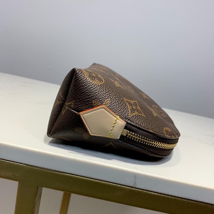 Louis Vuitton Cosmetic Pouch PM Monogram Canvas For Women, Women's Bags 7.5in/19cm LV M47515