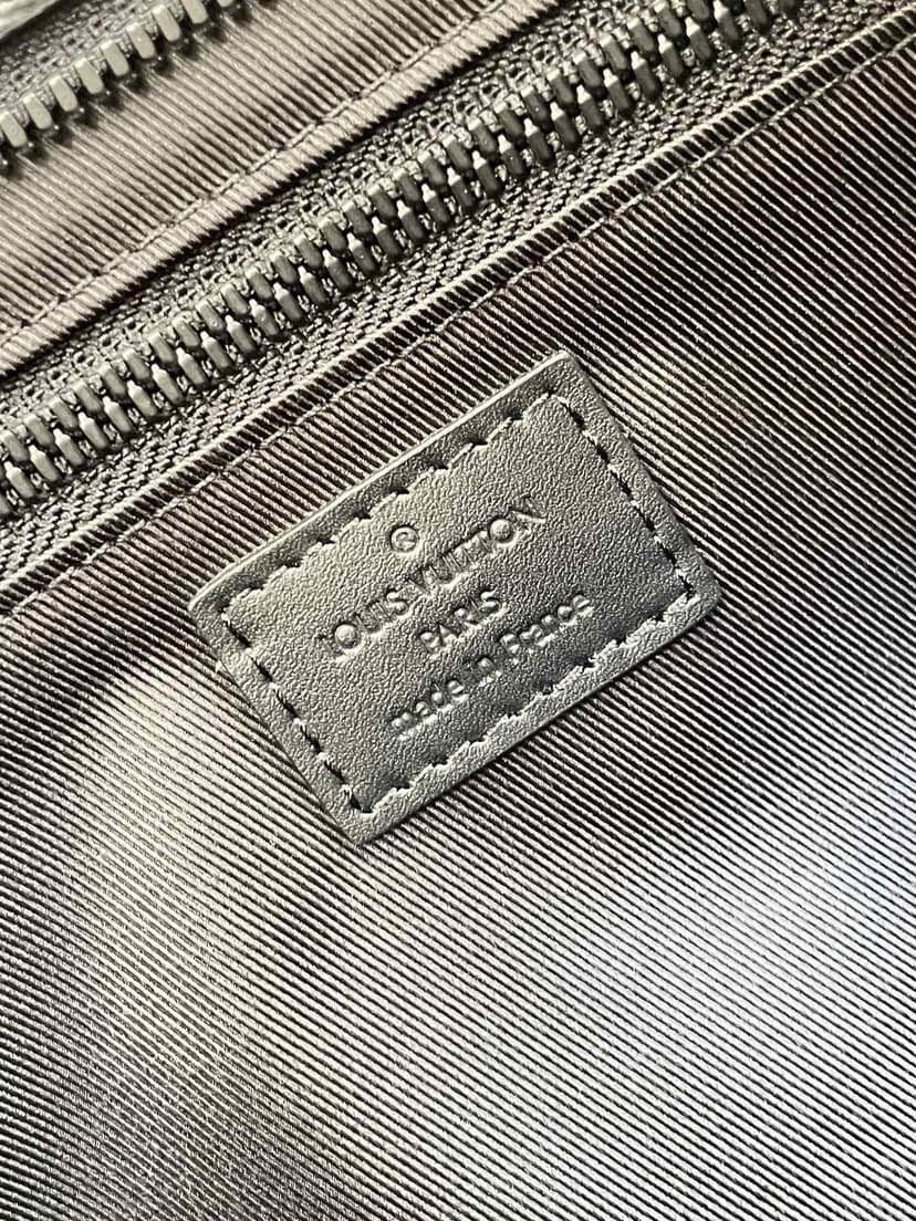 Louis Vuitton Sac Plat Horizontal Zippe Monogram Eclipse For Men, Men's Bags, Shoulder And Crossbody Bags 15.4in/39cm LV M45265