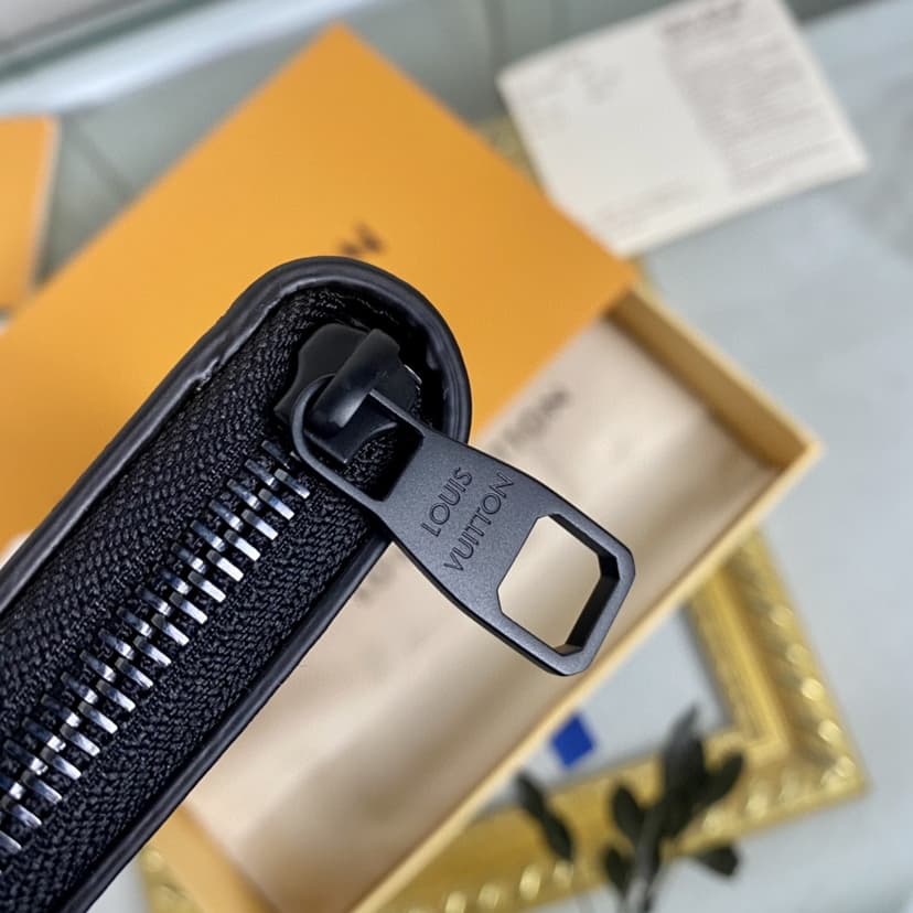 Louis Vuitton Zippy Wallet Trunk Monogram Eclipse For Men, Men's Wallet 7.7in/19.5cm LV M80558