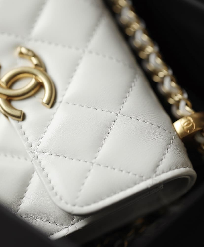 Chanel CO-CO Clutch With Chain 9.5cm/3.7in Gold Toned Hardware For Women White