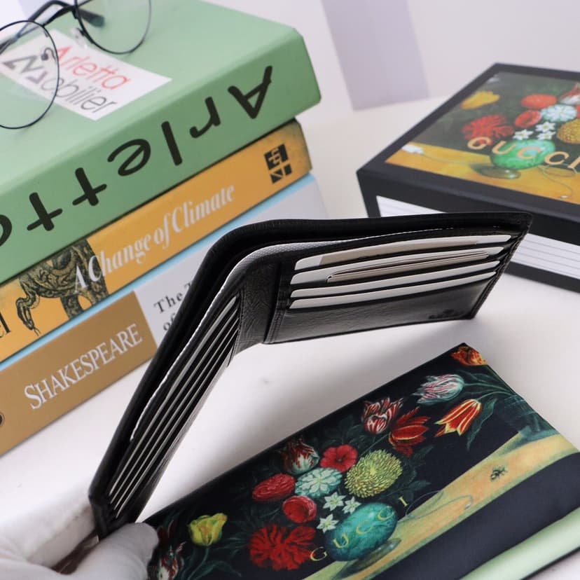 Gucci Bi-Fold Wallet Black with Interlocking G For Men 4.3in/11cm GG