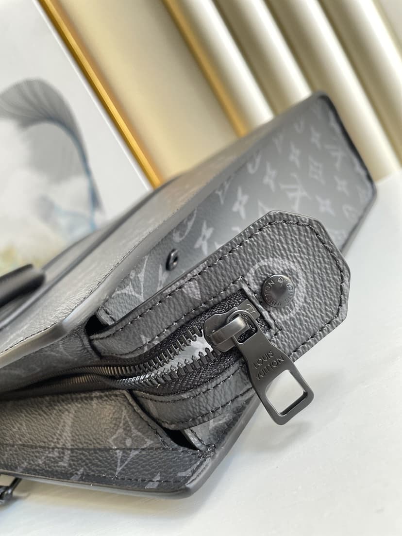 Louis Vuitton Sac Plat Horizontal Zippe Monogram Eclipse For Men, Men's Bags, Shoulder And Crossbody Bags 15.4in/39cm LV M45265