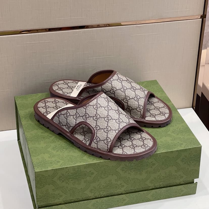 Gucci Men's GG Supreme Slide Sandal Brown And Beige For Men ‎624879 96G60 9762