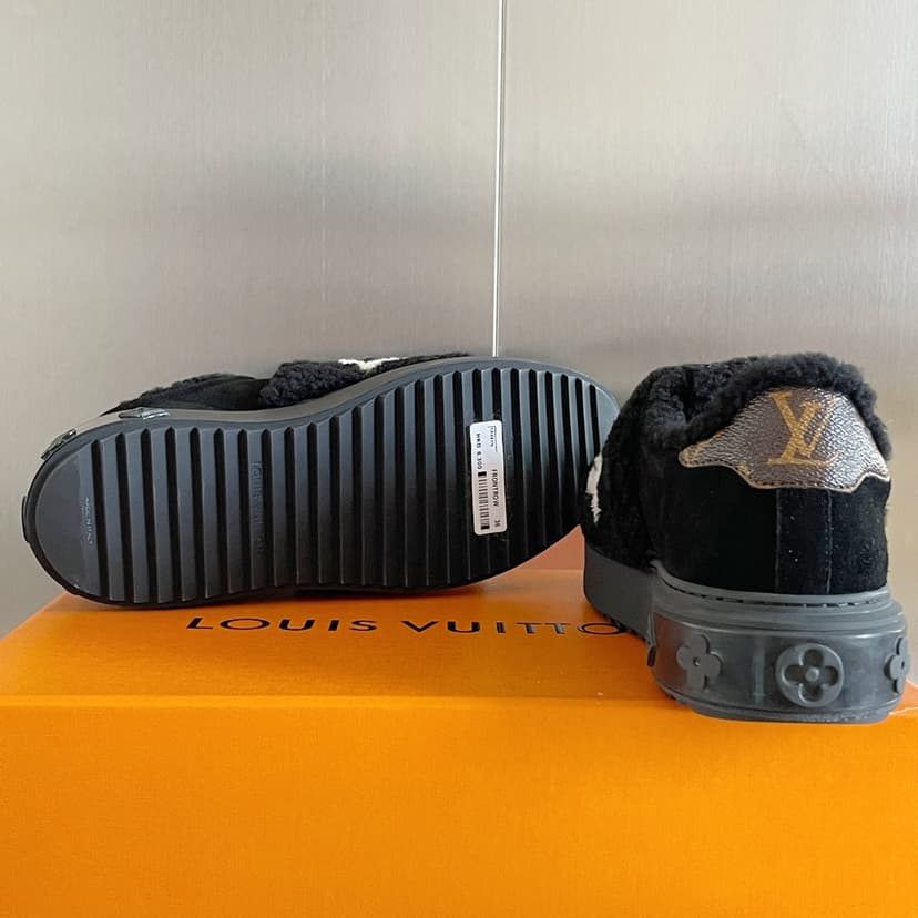 Louis Vuitton Women's Time Out Sneaker Black For Women LV 1AADTK