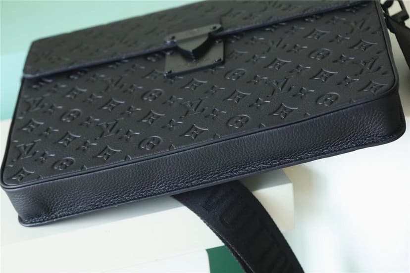 Louis Vuitton S-Lock Briefcase Taurillon Monogram Black For Men, Men's Bags, Shoulder And Crossbody Bags 14.6in/37cm LV M20835